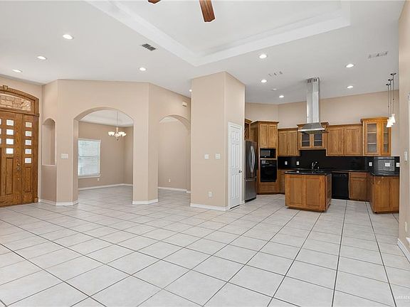 2nd image of 2324 Arroyo Ave