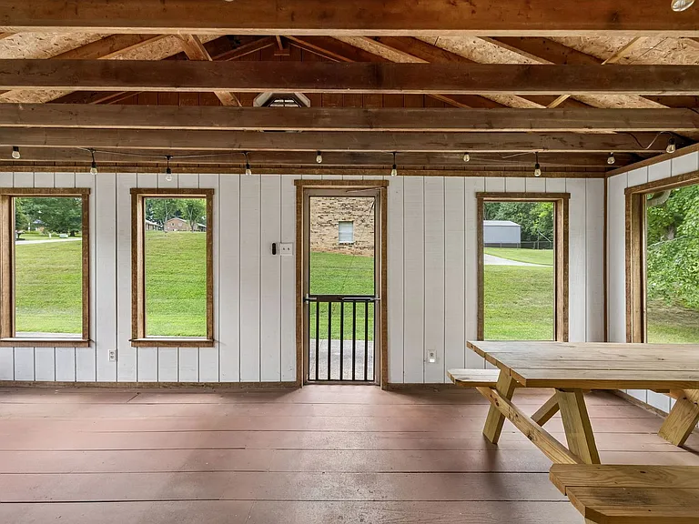 1810 Theresa Dr — Photo 42