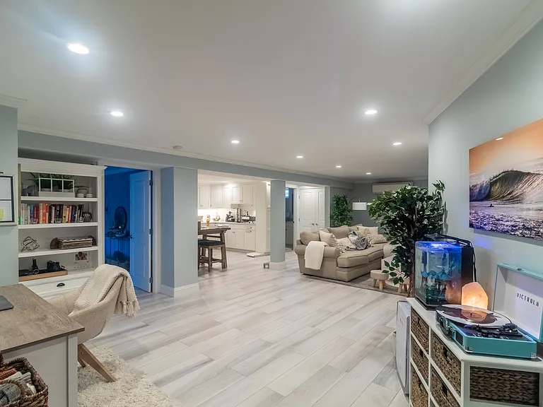 10 Juniper Ln — Photo 16