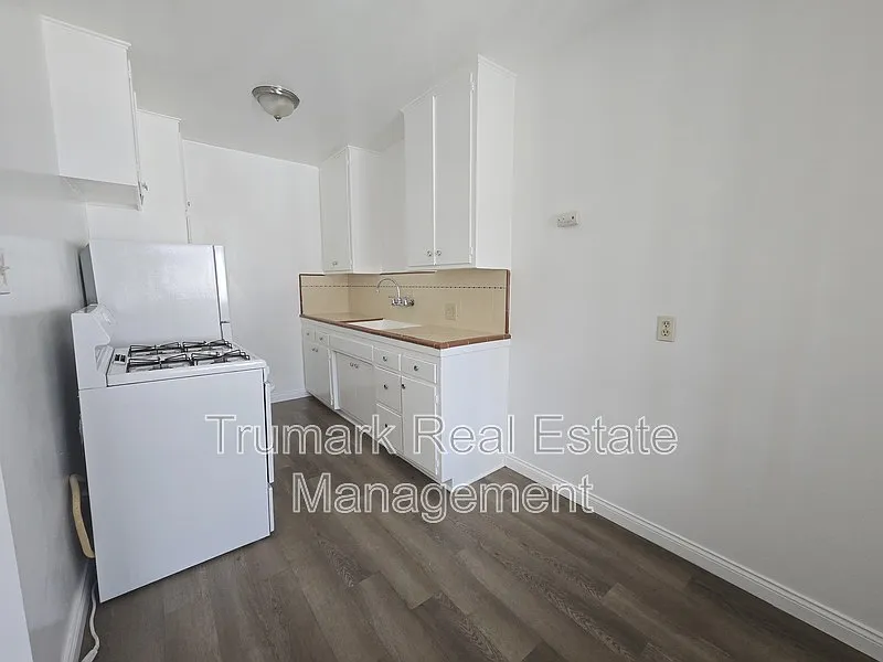 Building Photo - 103 S Roosevelt Ave #9