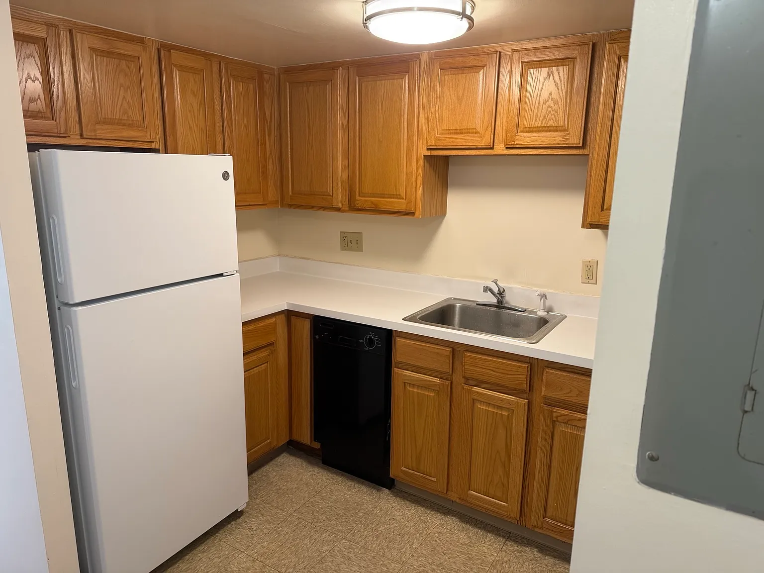 Roxbury Hills Apartments — Photo 4