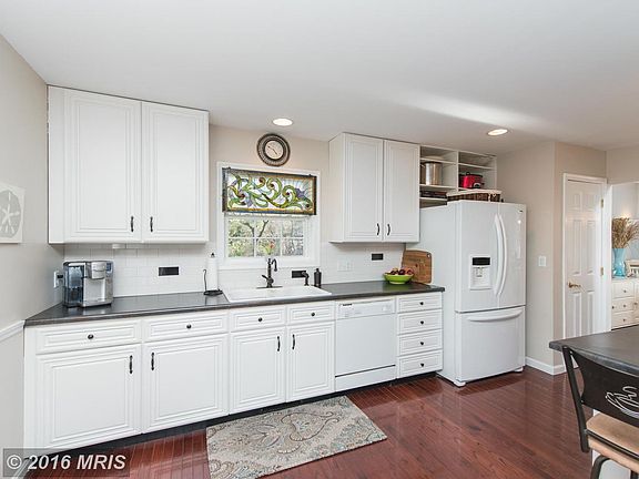 4th image of 1028 Lake Claire Dr