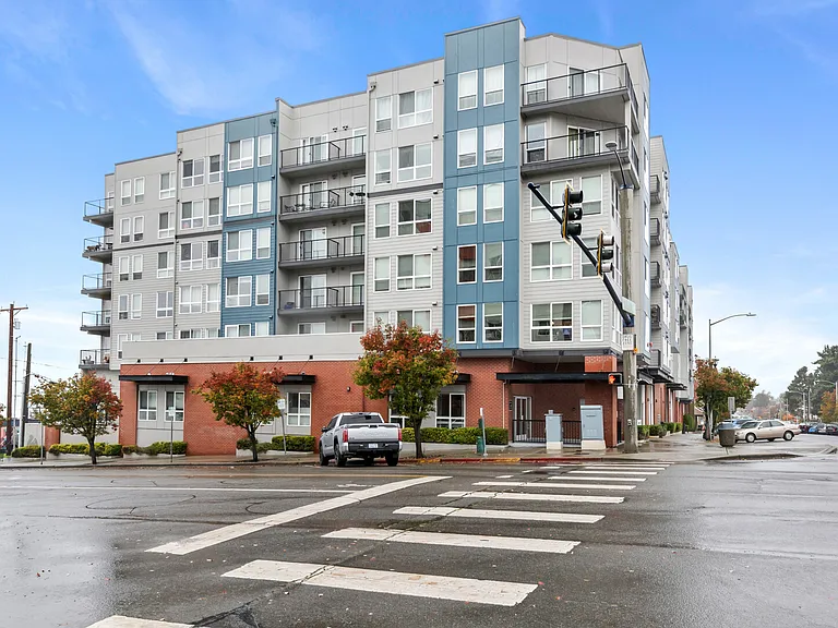 Grand Ave — Photo 11