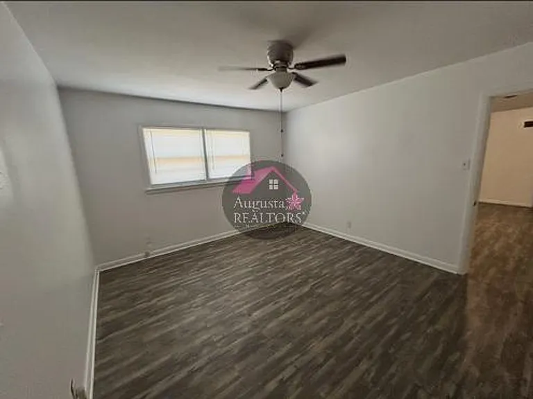 1515 James St — Photo 4