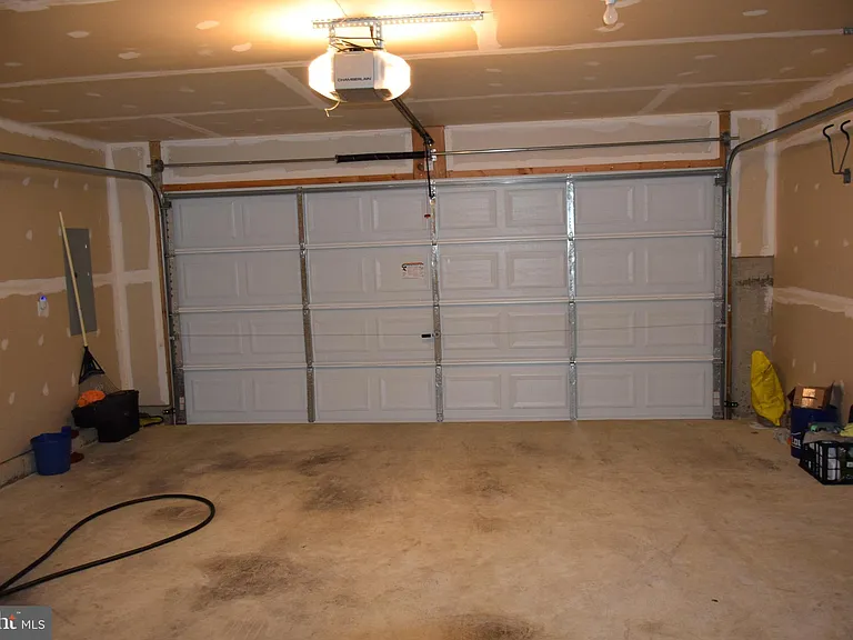 390 English Oak Ln — Photo 28