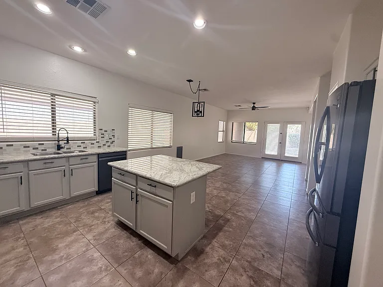 2064 E Indian Wells Dr — Photo 9