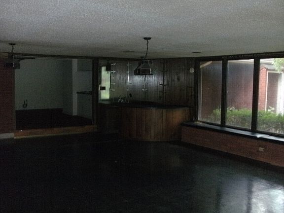5th image of 2705 University Ave