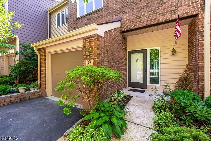 1st image of 39 Chelsea Ct