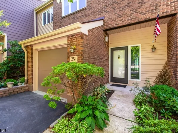 39 Chelsea Ct, Madison Boro, NJ 07940