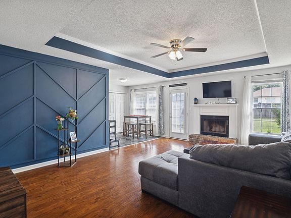 3rd image of 332 Brook Mead Dr