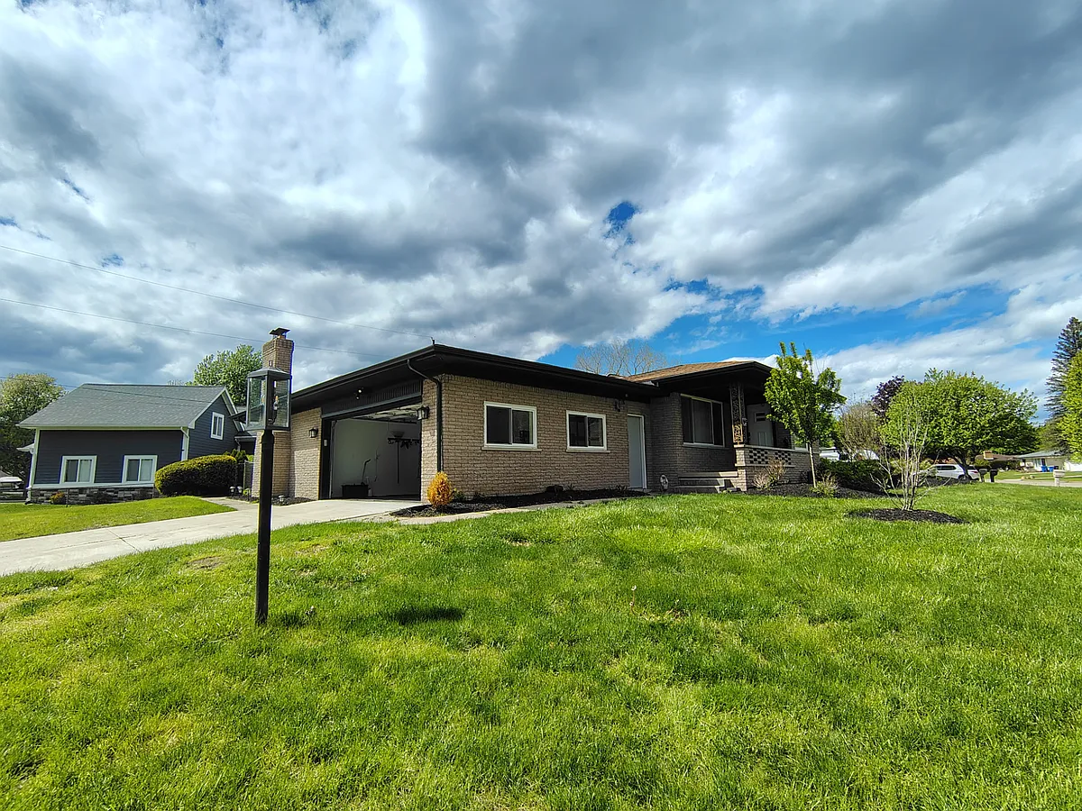 Building Photo - 174 Pleasant Lake Dr