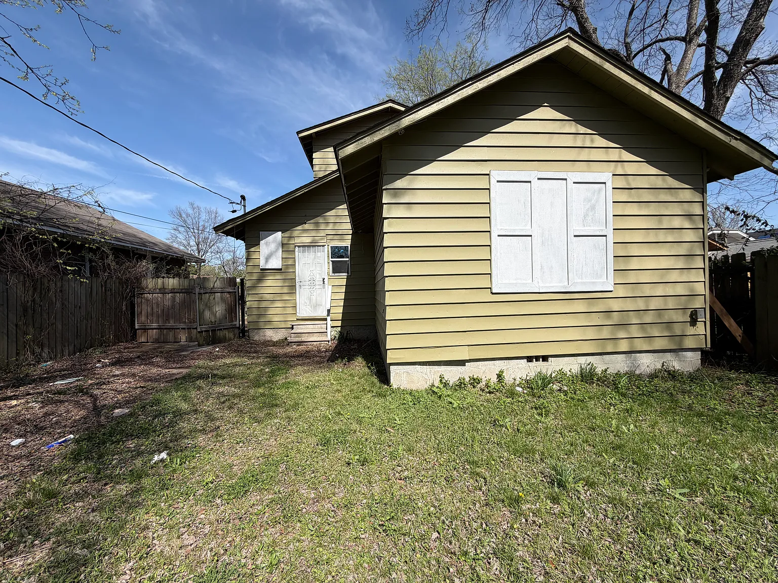4 bed, 1600 sqft, $1,750 — Photo 1