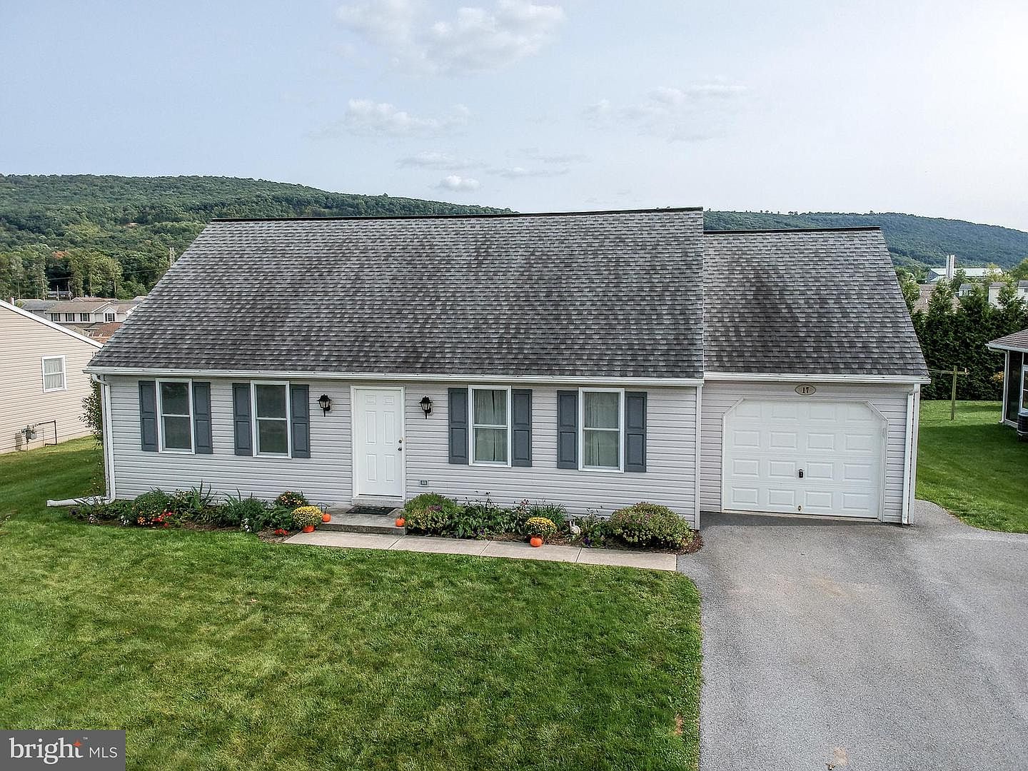 17 Meadow Dr, Newmanstown, PA 17073 Zillow