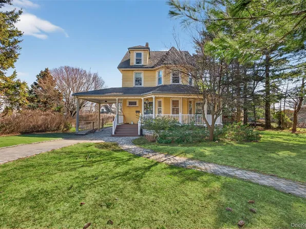 121 Morris Ave, Rockville Centre, NY 11570