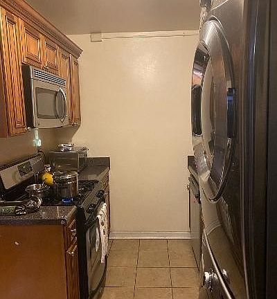 4th image of 66-15 Park Dr E
