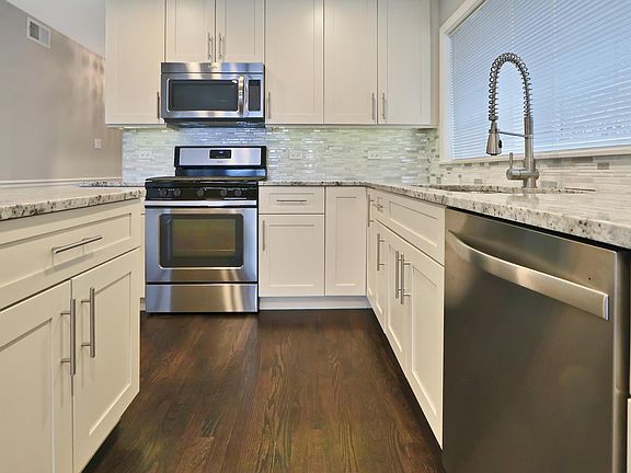 3rd image of 5351 W Sunnyside Ave #2