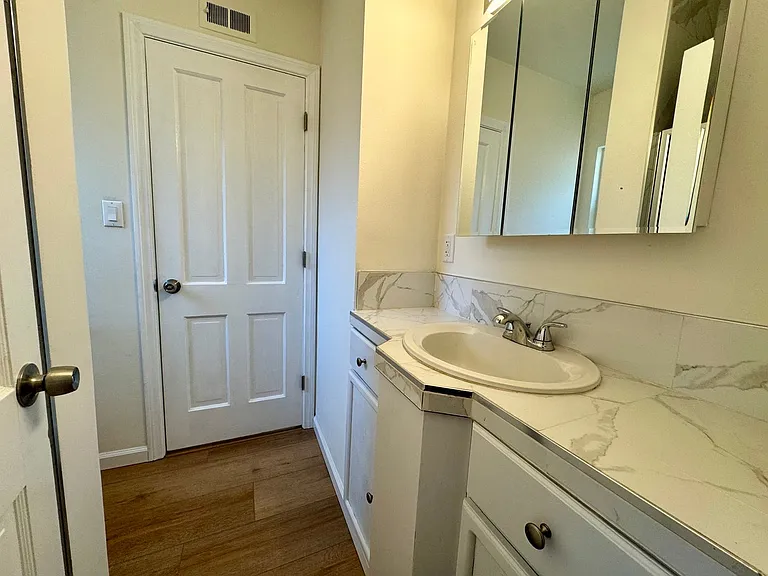 16512 Dearborn St — Photo 15