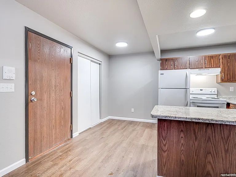 Stonecreek Apartments — Photo 3