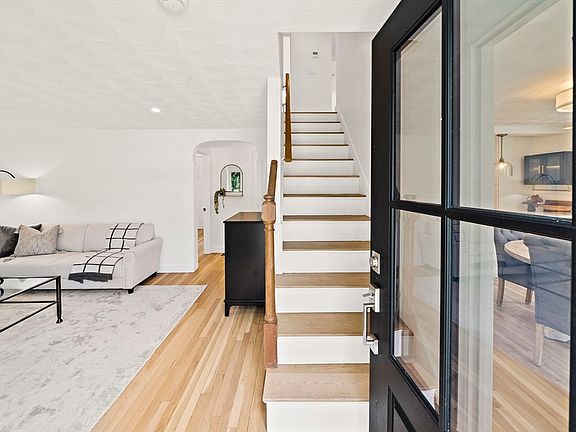 2nd image of 5 Leroy Rd