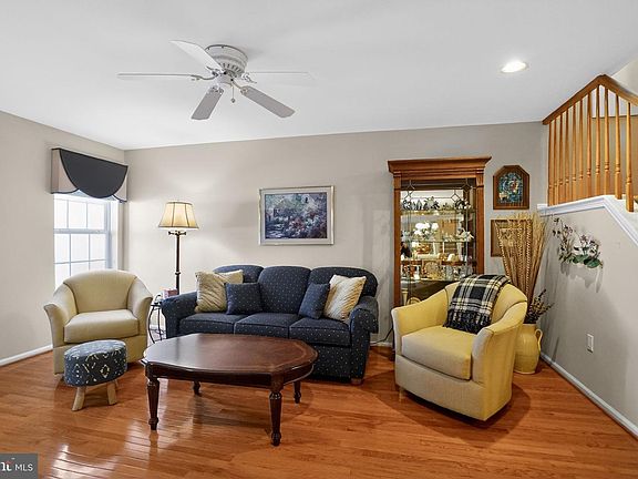 5th image of 403 Silver Oak Ct