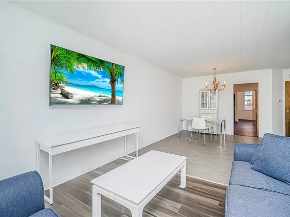 400 Lefferts Avenue image 3 of 40