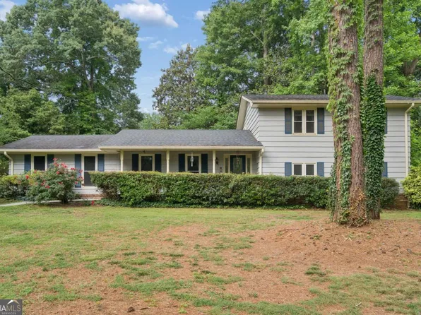 441 Village Green Ct SW, Lilburn, GA 30047