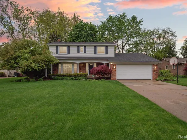 21951 Crescent Ct, Farmington Hills, MI 48335