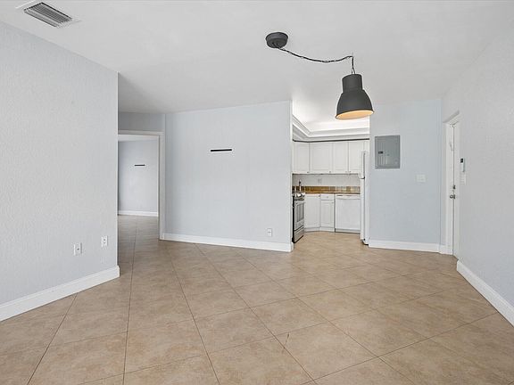 5th image of 2420 SE 17th Street #207c