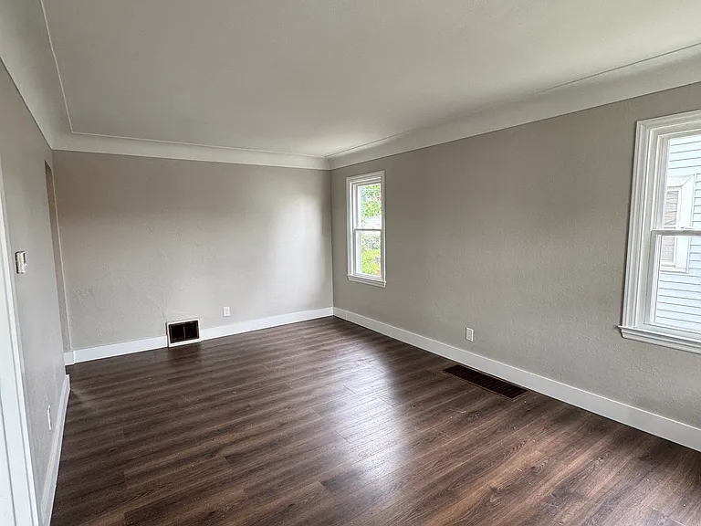 2537 W Sylvania Ave — Photo 5