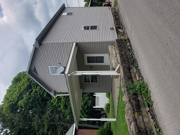2nd image of 417 Thompson St