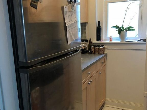 4th image of 219 E 66th St APT 5A
