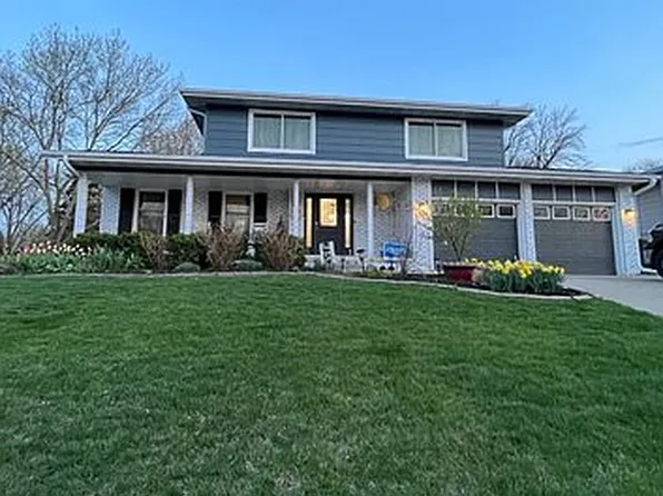 9654 Elmcrest Dr, Clive, IA 50325