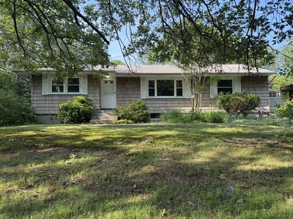 11 Vose Place, Huntington, NY 11743