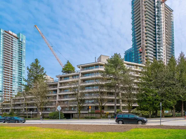 5932 Patterson Ave #215, Burnaby, BC V5H 4B4
