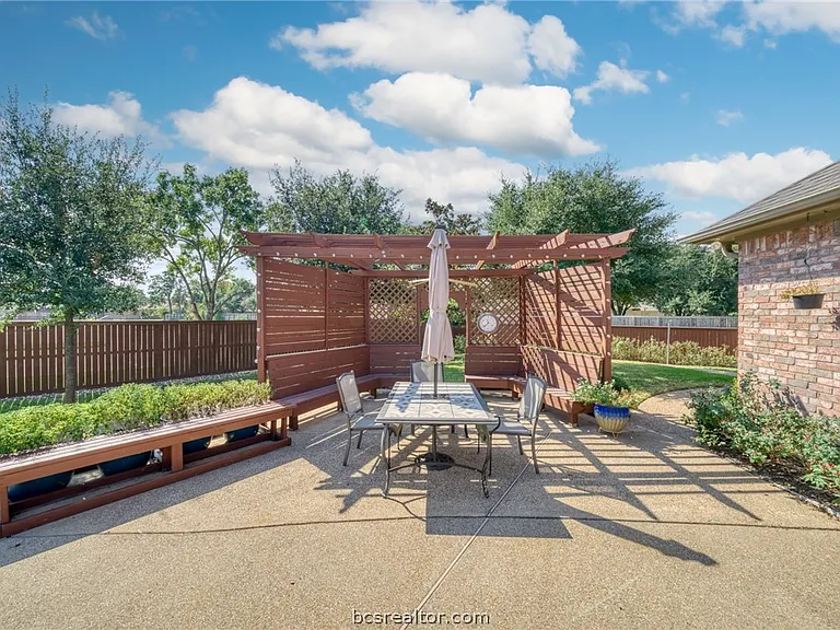 602 Clovis Ct — Photo 34