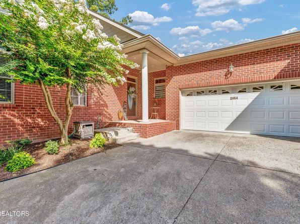 2464 Mountain Dr, Lenoir City, TN 37772