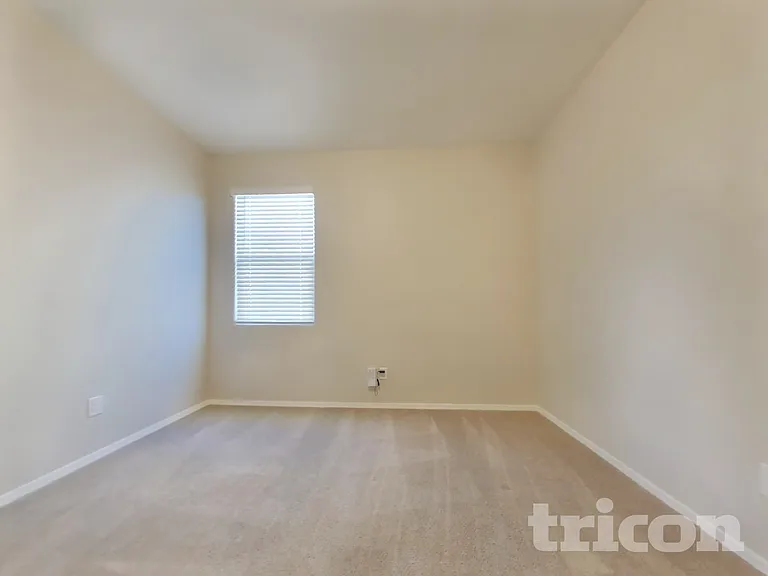 30900 W Picadilly Rd — Photo 11