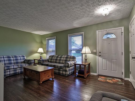 3rd image of 5925 S Highwood Dr