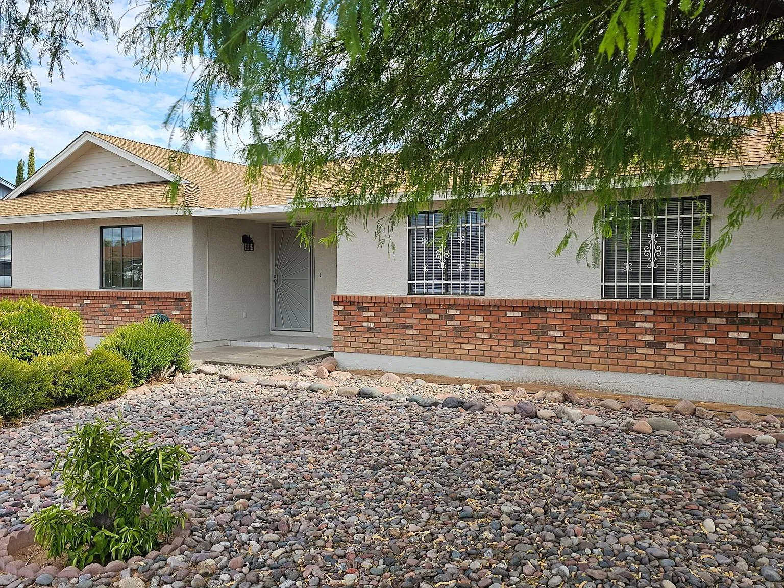 3 bed, 1553 sqft, $2,100 — Photo 1
