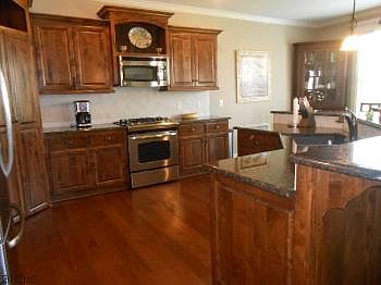 4th image of 116 NW Burroughs Dr