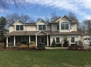 15 Raleigh Dr, New City, NY 10956
