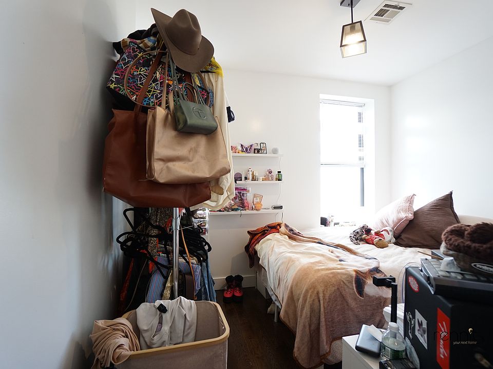 2nd image of 119 Linden St APT 4A