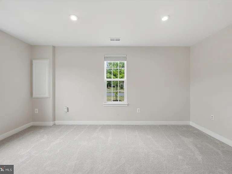 1550 Adamson Way — Photo 6