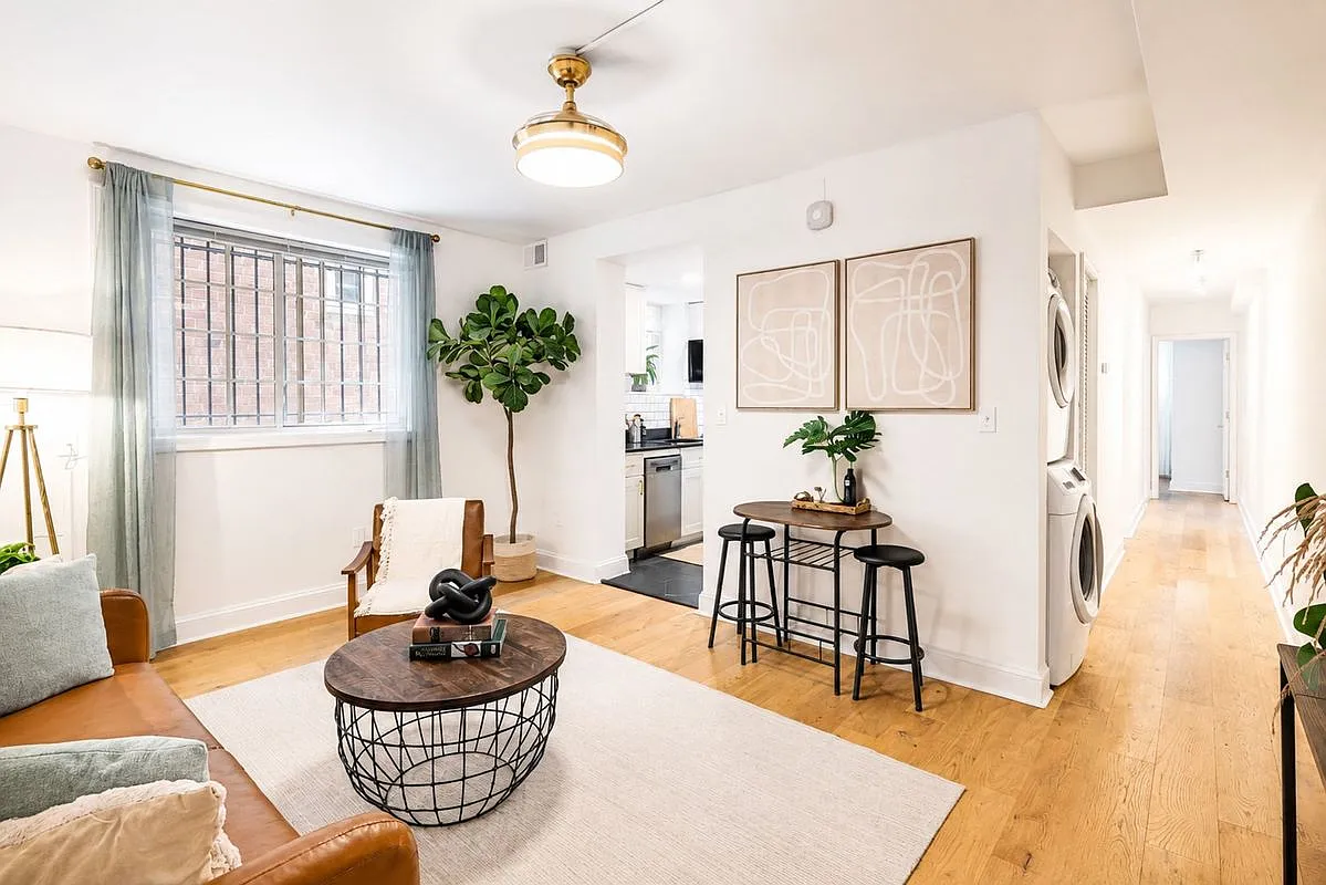 2 bed, 1.0 bath, 707 sqft, $2,750 — Photo 1