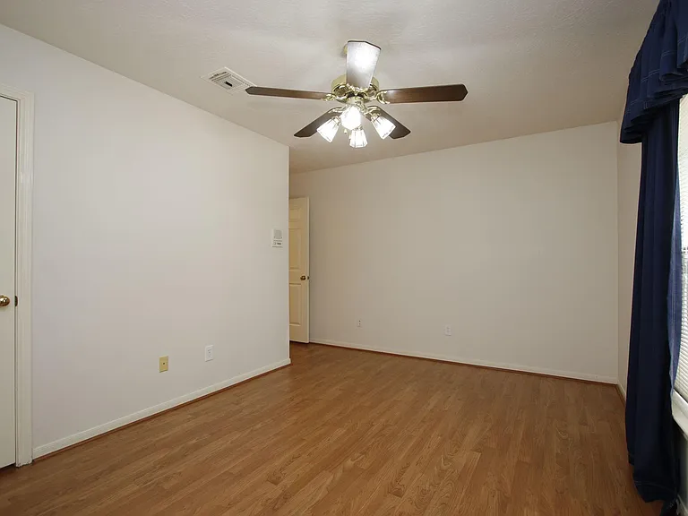 13618 Shadow Falls Ct — Photo 36