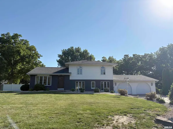 276 E Far Hills Dr, East Peoria, IL 61611