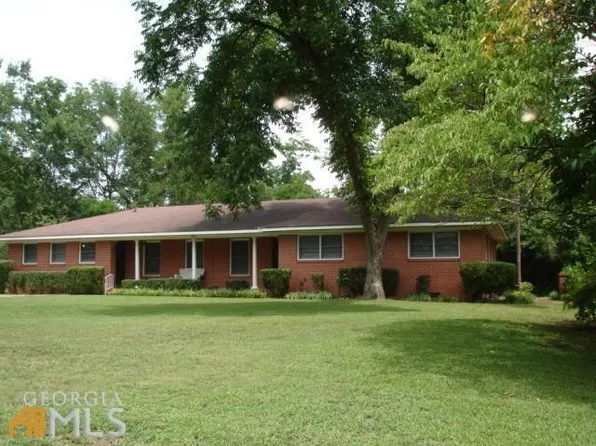 323 S 4th St, Tennille, GA 31089