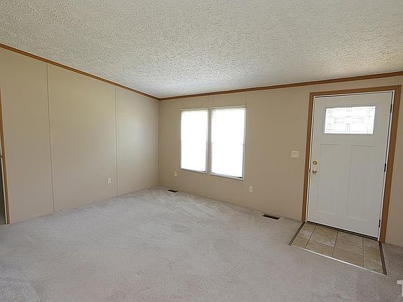 3rd image of 142 Chestnut Dr