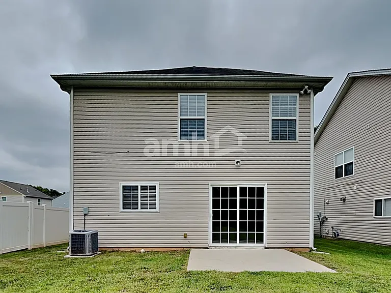 1053 Kings Mountain Ln — Photo 16