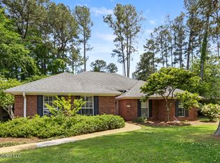 439 Shadowood Dr, Ridgeland, MS 39157